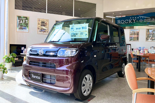 新車展示車（ショールーム）